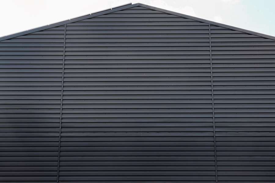 Kreative Fassadenlösung aus Stahl und Holz, Bahnhofstraße 15, 21698 Bargstedt